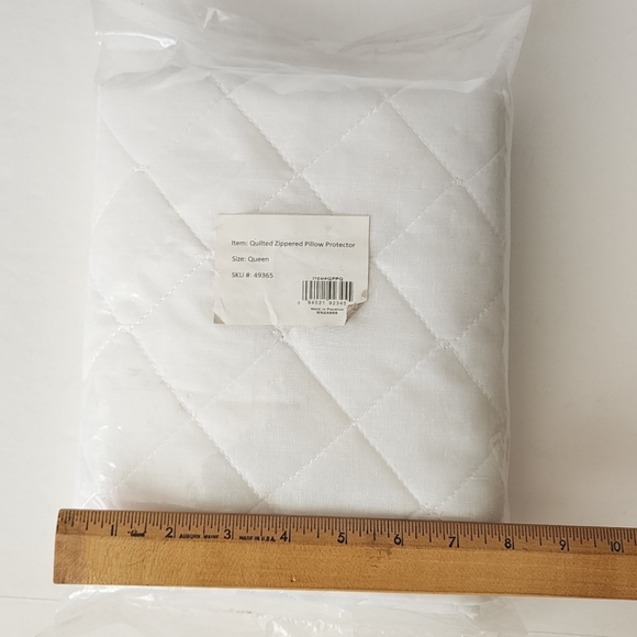 1 Pair Queen Size Pillow Protectors - Picture 3 of 7